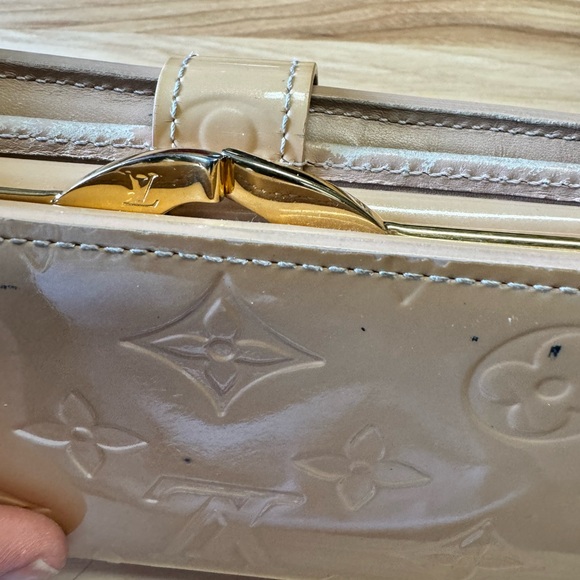 Louis Vuitton Vernis French Purse Beige Wallet with Dust Bag - Picture 11 of 15